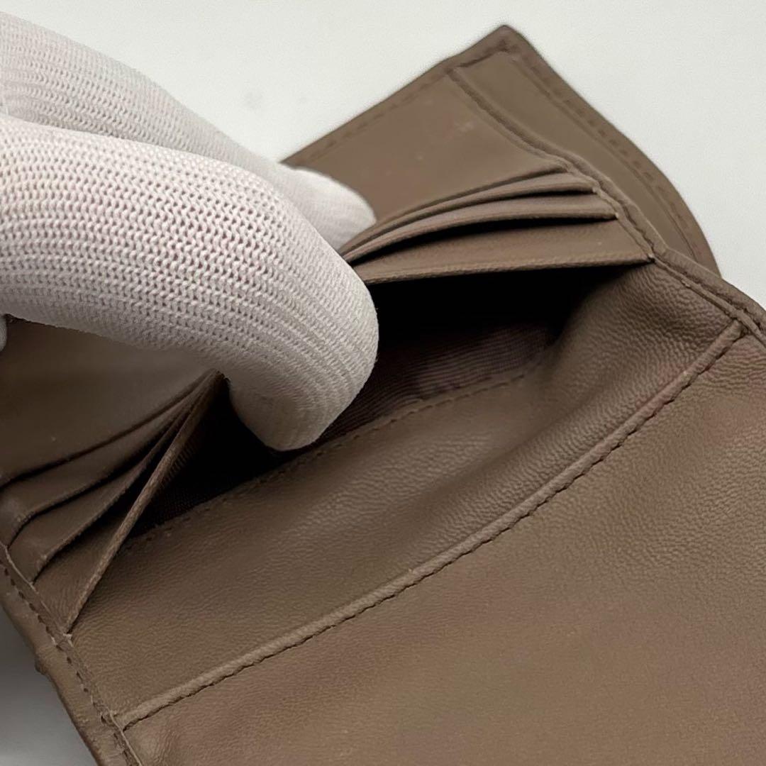 【美品】 付属品完備 PRADA レザー ギャザー 二つ折り財布 ロゴ ベージュ