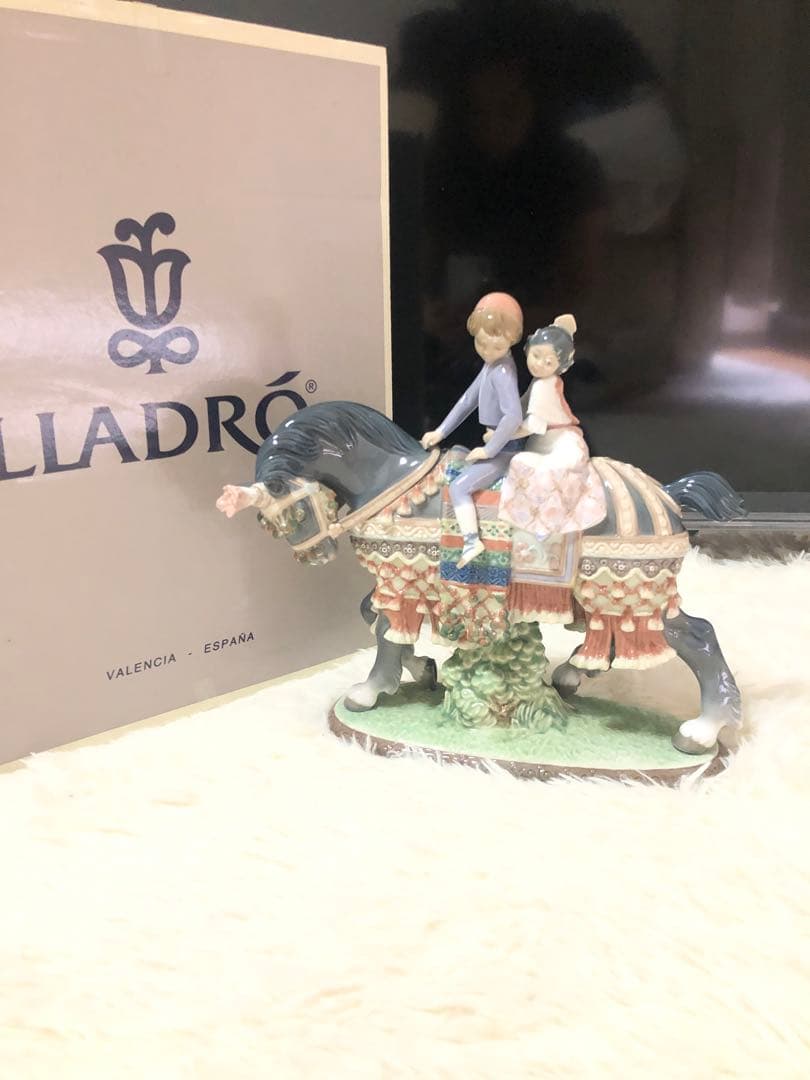 未使用・箱入。 陶器 置物　LLADRO（リヤドロ）サンホセのお祭り