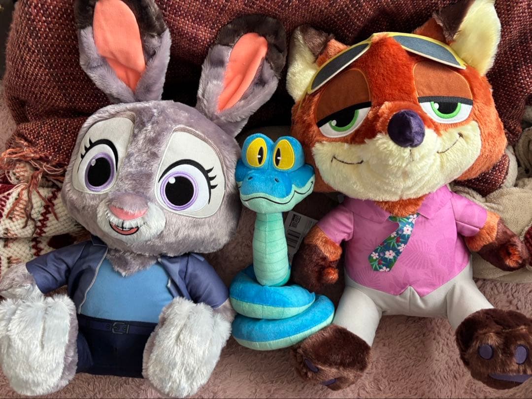 ズートピア2 スーパーラージぬいぐるみ　ニック・ジュディ・ゲイリー