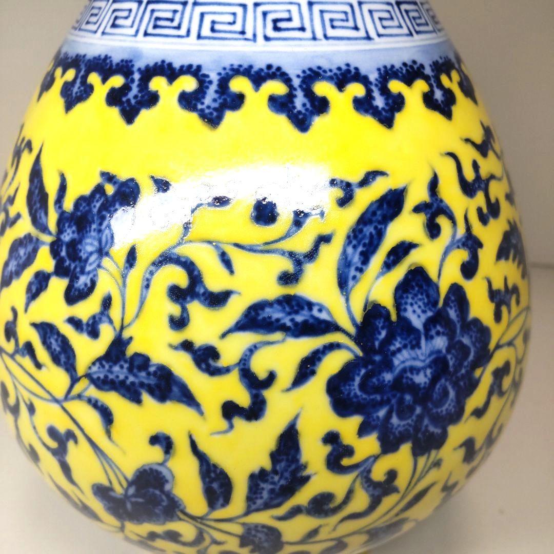 中国古董 景徳鎮 黄地清华花果瓶 大清乾隆年製款 骨董