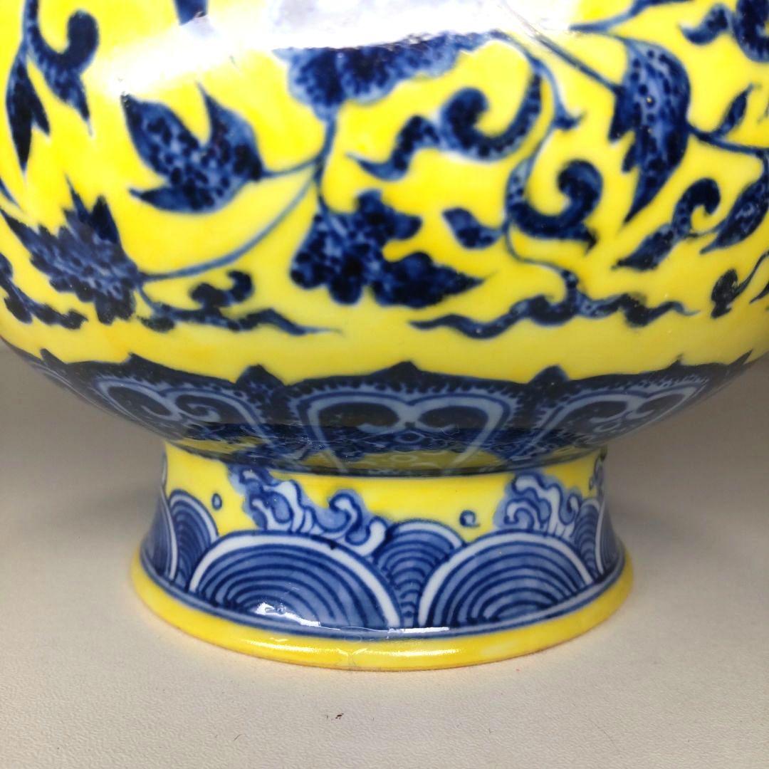 中国古董 景徳鎮 黄地清华花果瓶 大清乾隆年製款 骨董