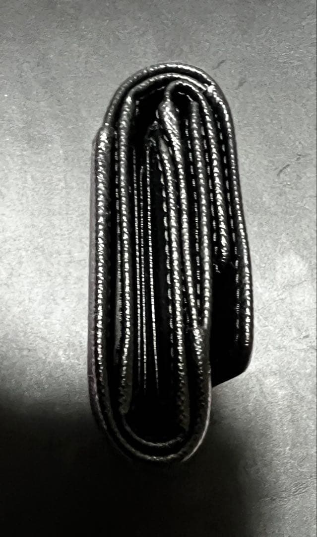 【美品】PRADA サフィアーノトライアングル　ブラック 三つ折り財布