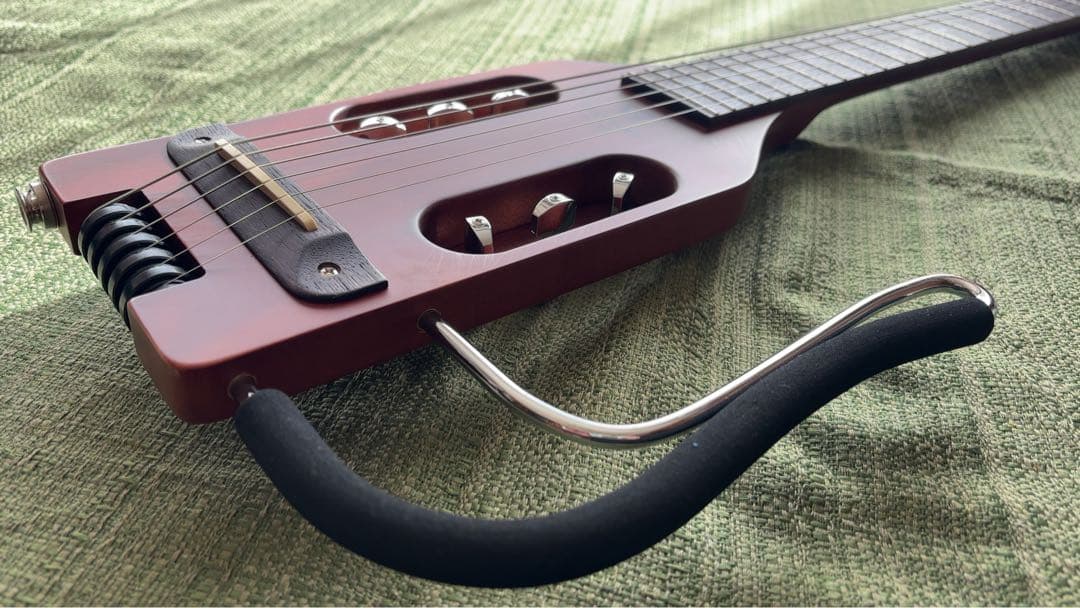 Traveler Guitar Ultra-Light ブラウン　【値下げ】