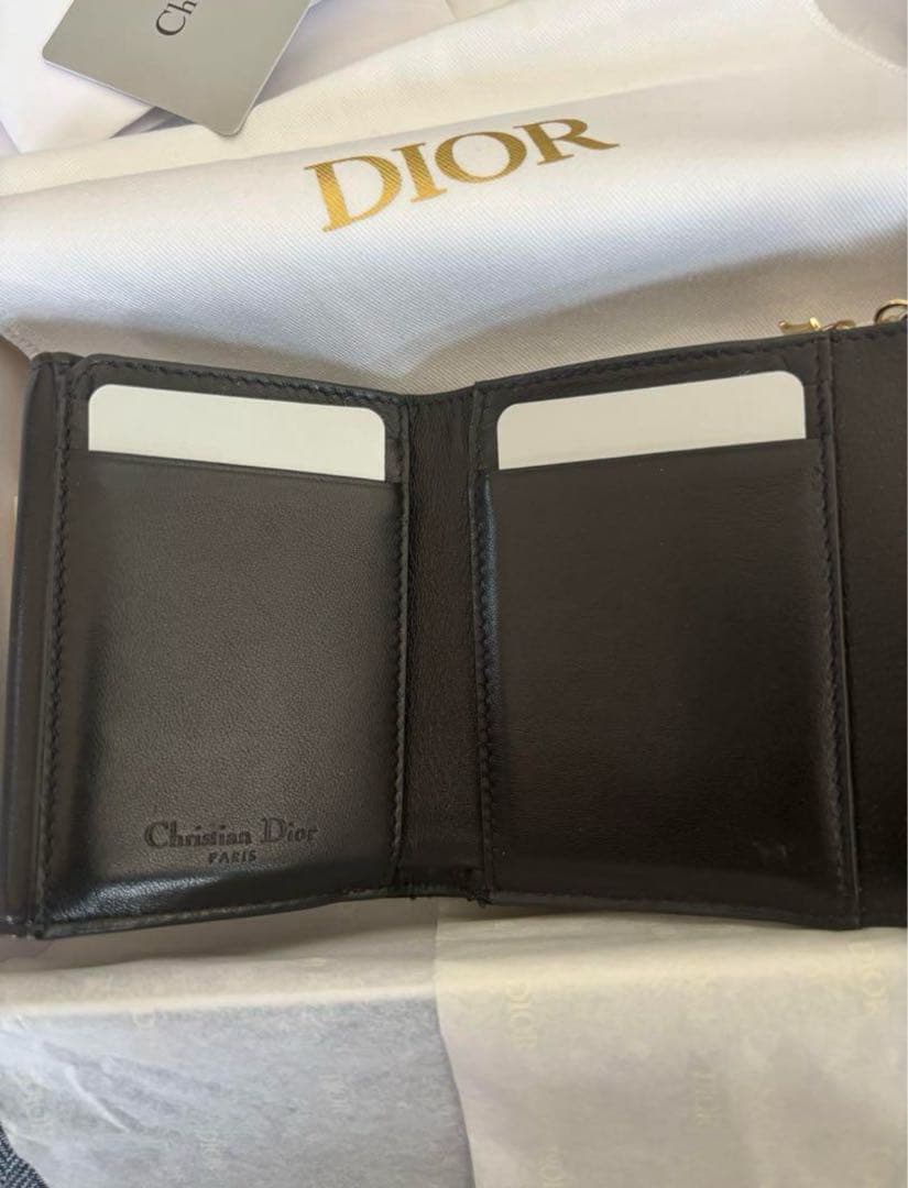 Lady Dior ロータスウォレットカナージュ パテントカーフスキン財布