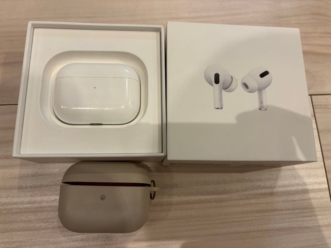 AirPods Pro2 本体ケース＋右耳＋シリコンケース