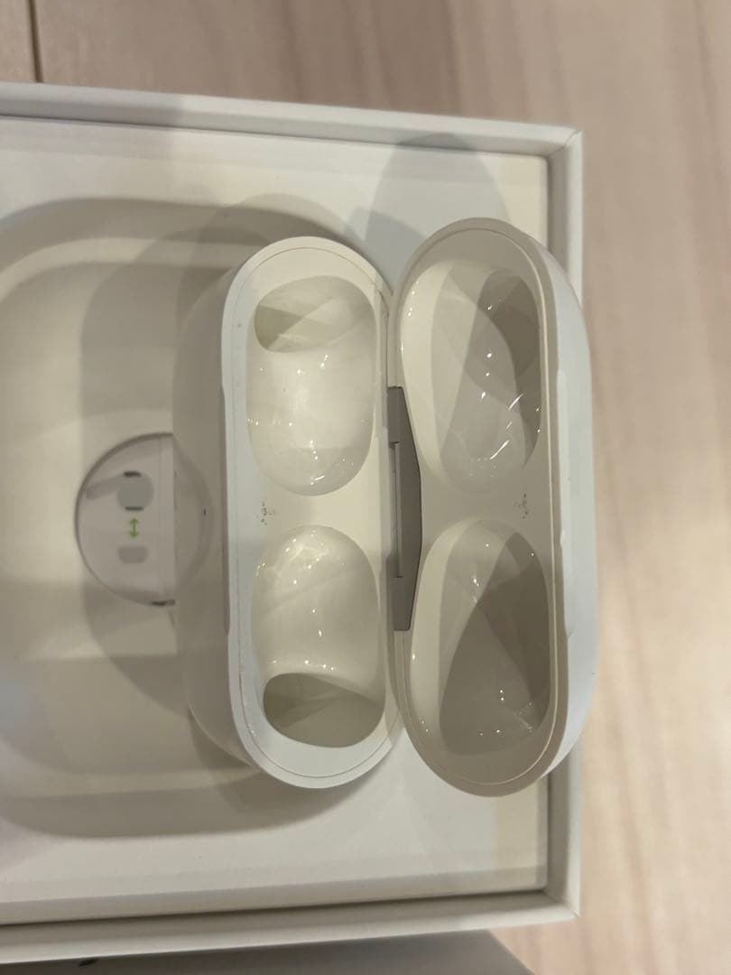 AirPods Pro2 本体ケース＋右耳＋シリコンケース