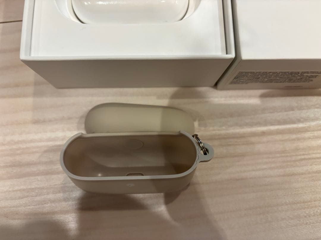 AirPods Pro2 本体ケース＋右耳＋シリコンケース