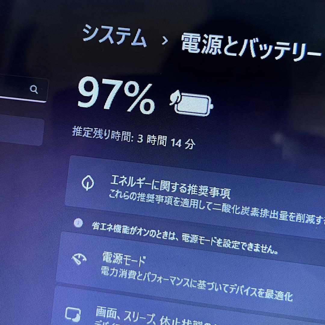 超美品、光沢白、高速SSD、7世帯i7、イラレ&オフィス2021、メモリ12G