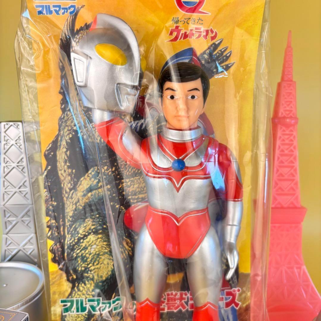 シルバー色　帰ってきたウルトラマン 大サイズ マスク取れ・ブルマァク ロゴ付き