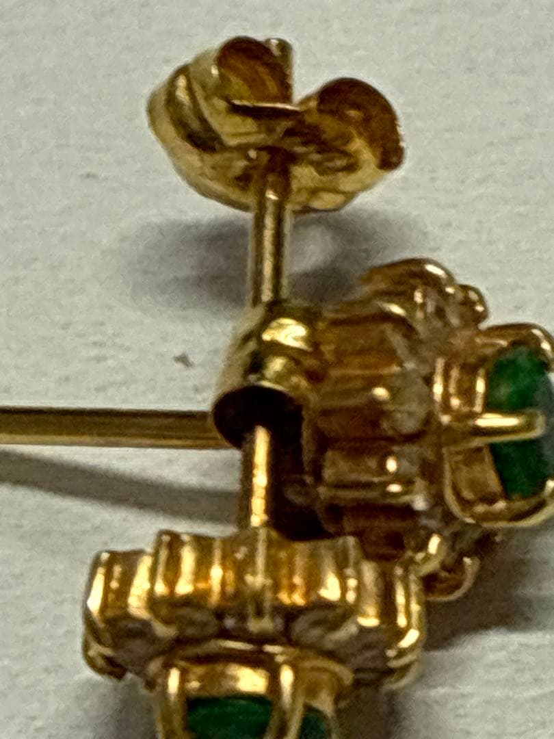 【K18】スタッドピアス 両耳 0.8g エメラルドカラー ゴールド