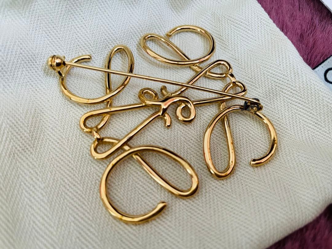 LOEWE ロゴデザイン ブローチ