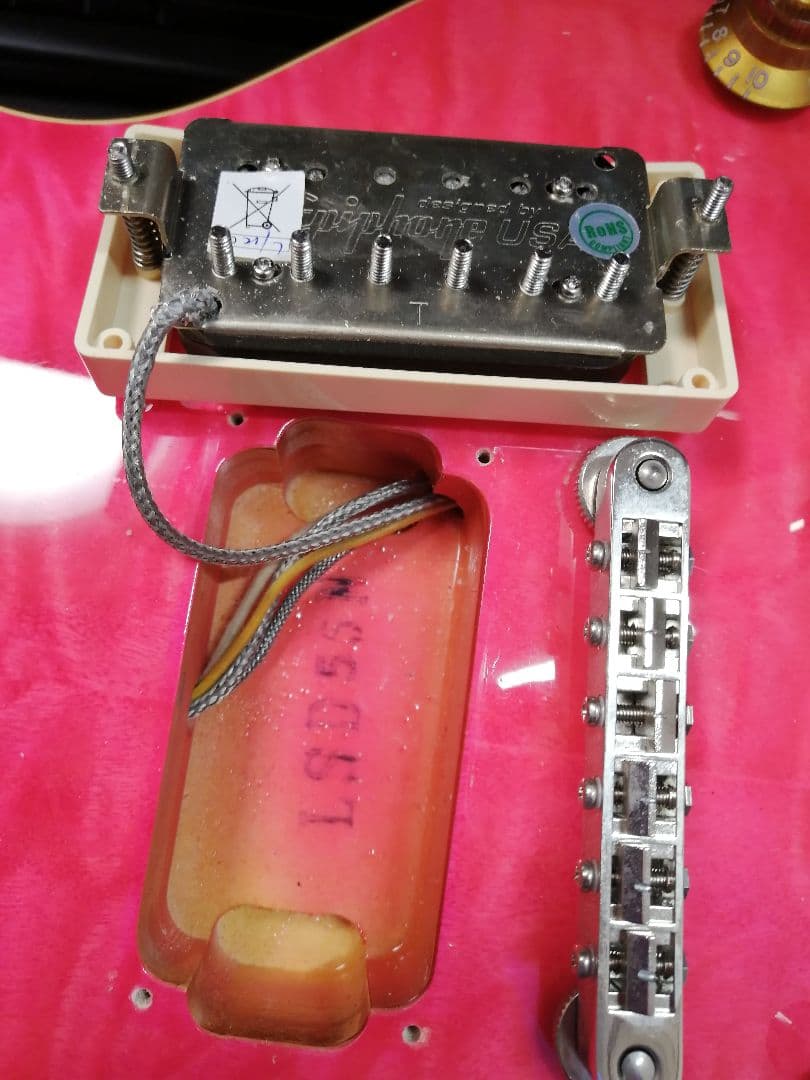 Burny Super Grade レスポールタイプ エレキギター ピンク