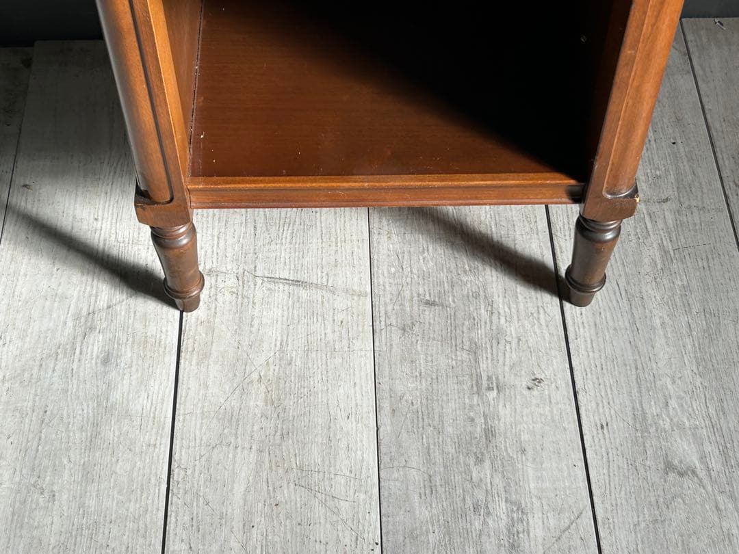 ① フランスベッド　ヨーロピアン　クラシカル　ナイトテーブル　アンティーク　IG