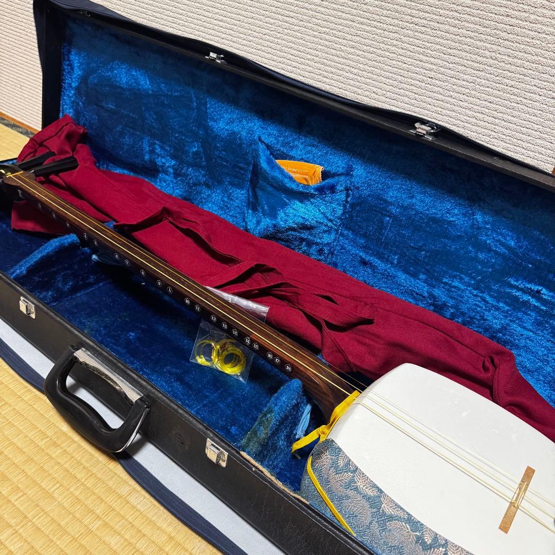 三味線　太棹　紫檀　丸打胴　糸まき　宇柄　天神欠け無し　東さわり有り　リンドウ