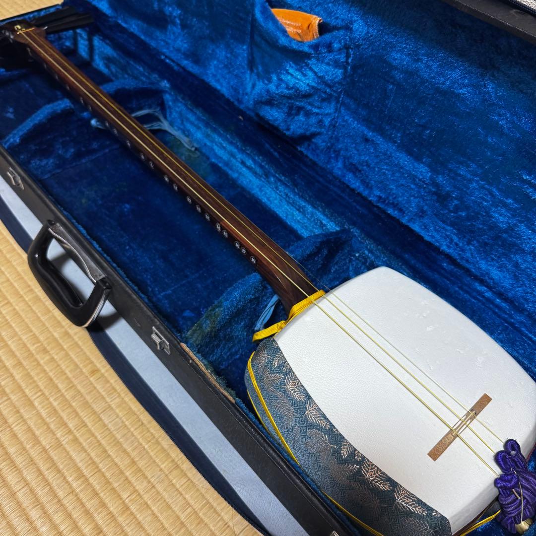 三味線　太棹　紫檀　丸打胴　糸まき　宇柄　天神欠け無し　東さわり有り　リンドウ