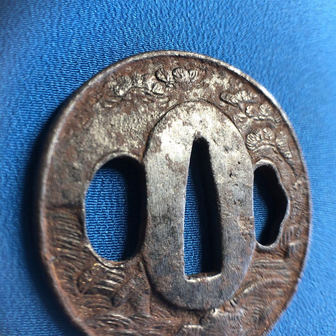 江戸時代の鉄製小鍔！草原にネズミ、松や波が刻まれた逸品！縦5.6×横5.2cm