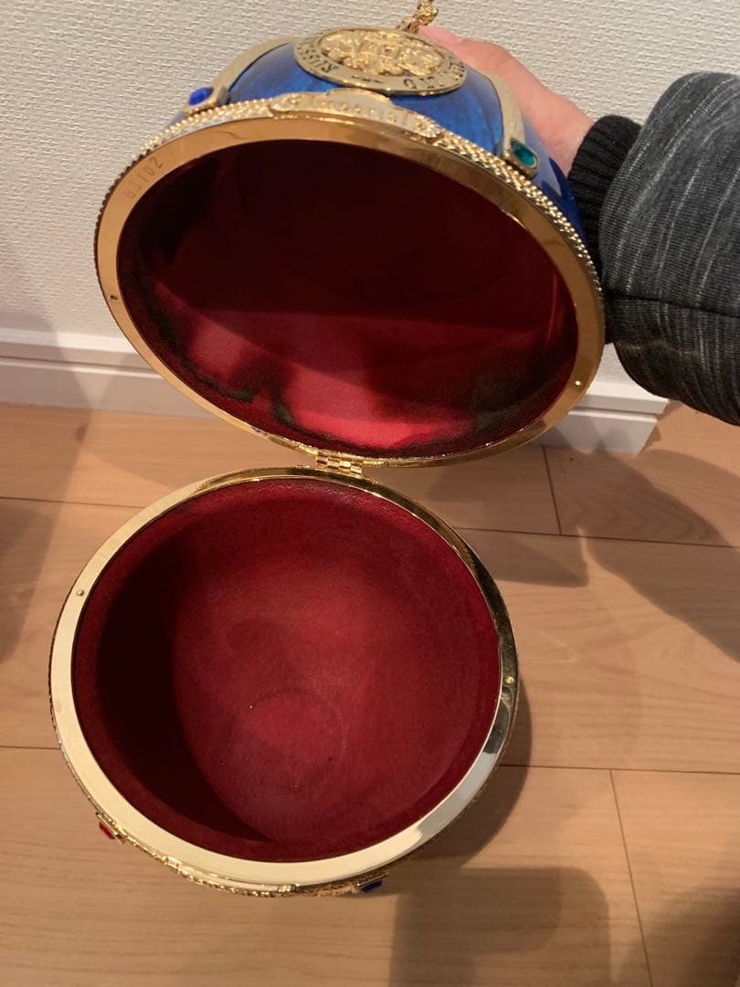 青いエナメル卵型コレクション