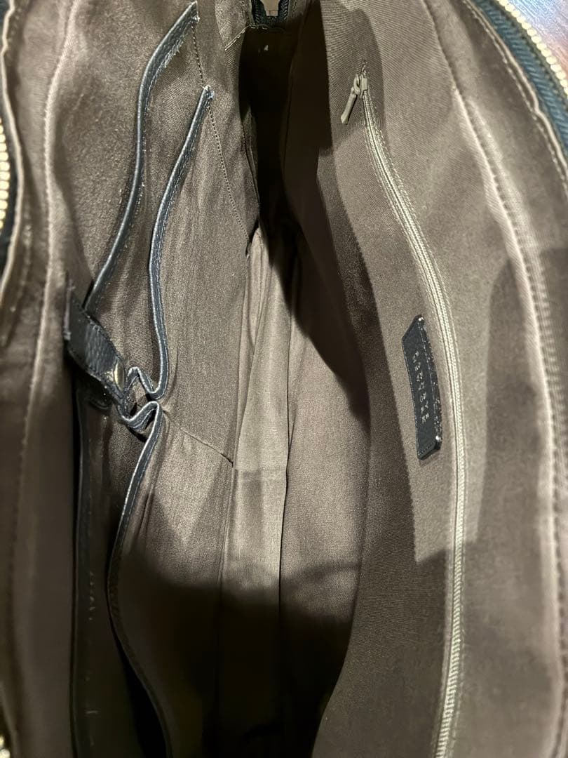 バーニーズ ニューヨーク ネイビー レザービジネスバッグ