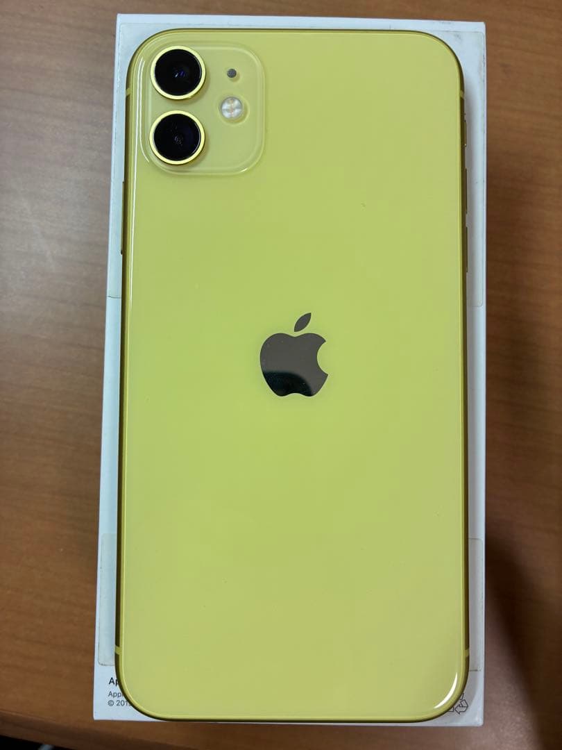 【美品】iPhone 11 64GB バッテリー82％　割れキズ無し、カバー