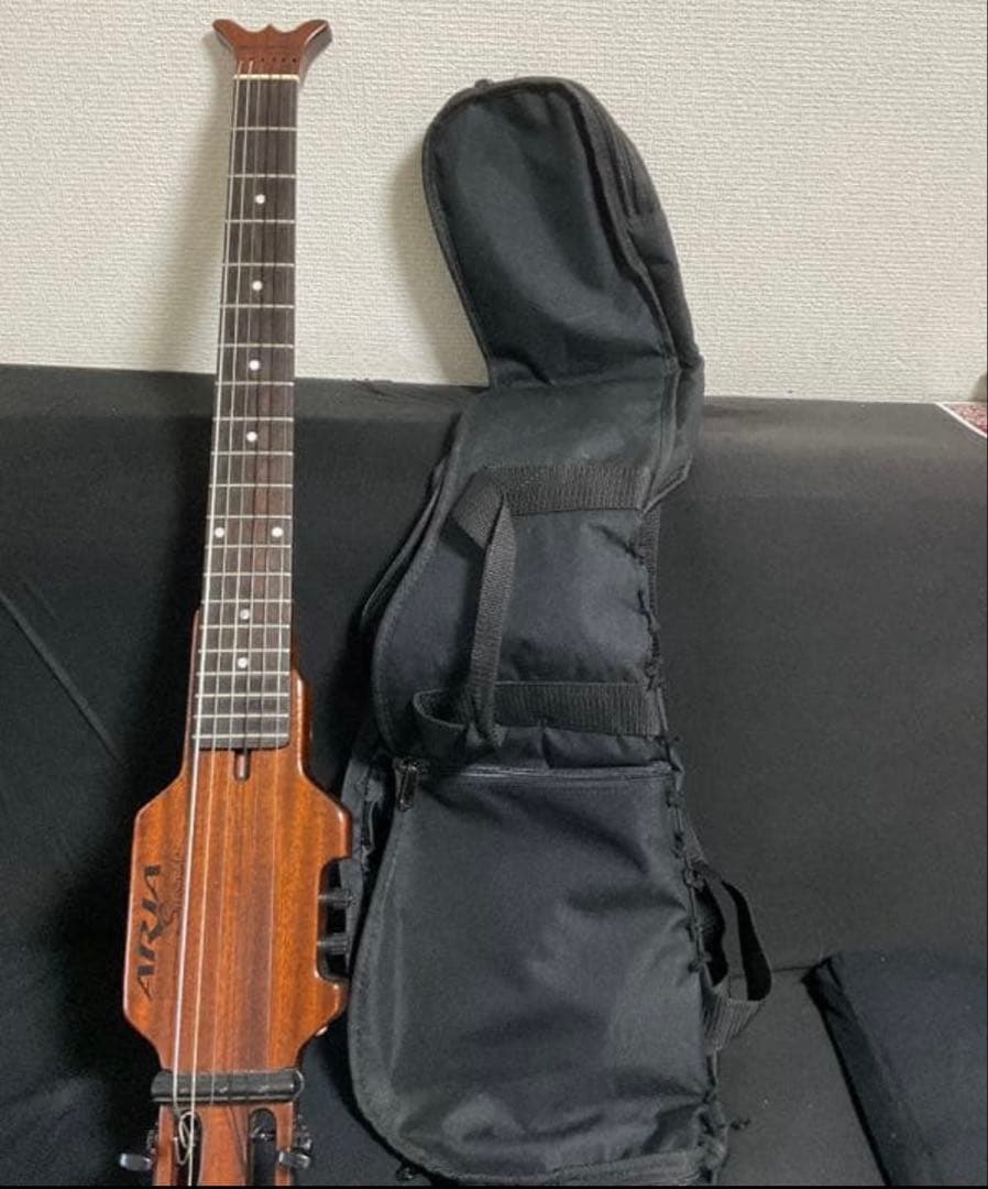 シンソニード(トラベルギターに最適)、サイレント　完動品　カポ、ストラップ付き