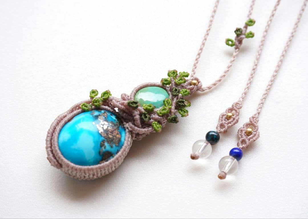 《空と大地の間に》イラン産&チベット産　ターコイズ　マクラメ　ネックレス
