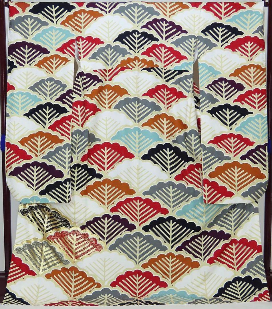 松総柄　個性的な振袖