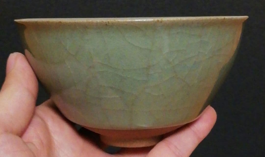 久田重義作　青磁　茶碗　共箱　共布　略歴付　栞付　茶道具