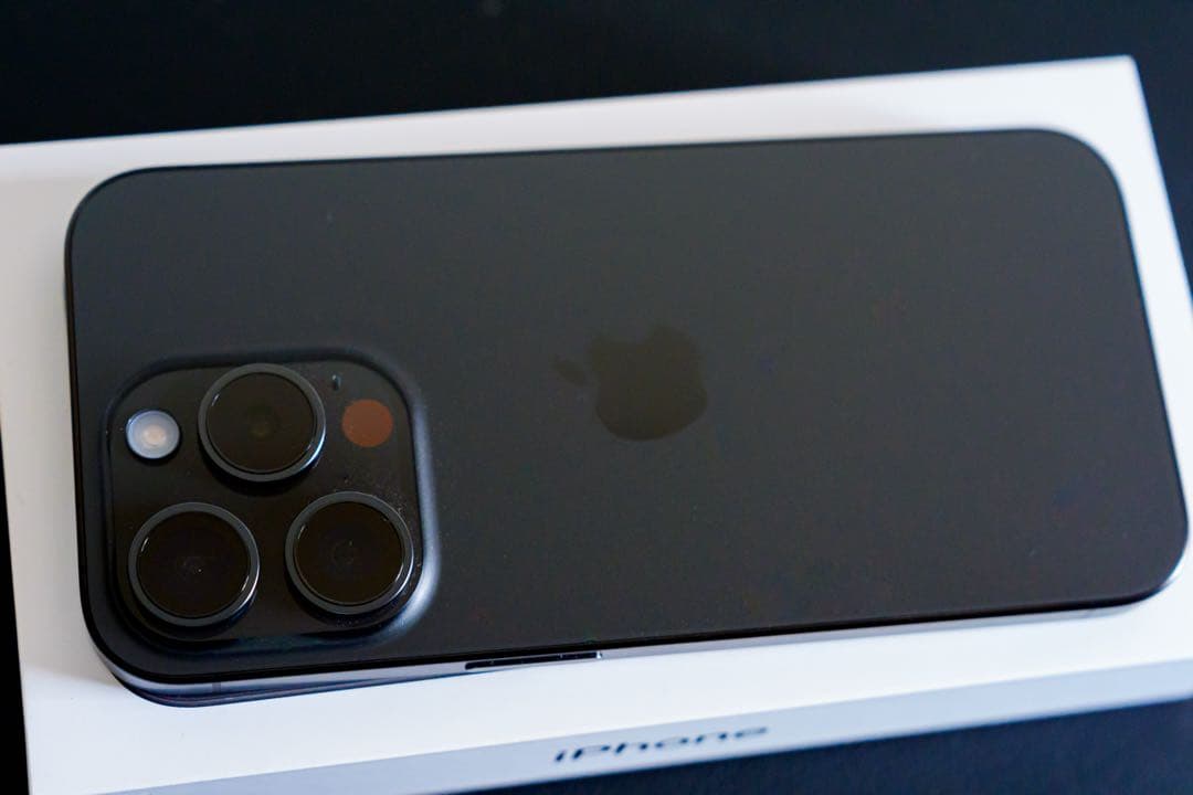 【美品】Apple iPhone 15 Pro 128GB ブラックチタニウム