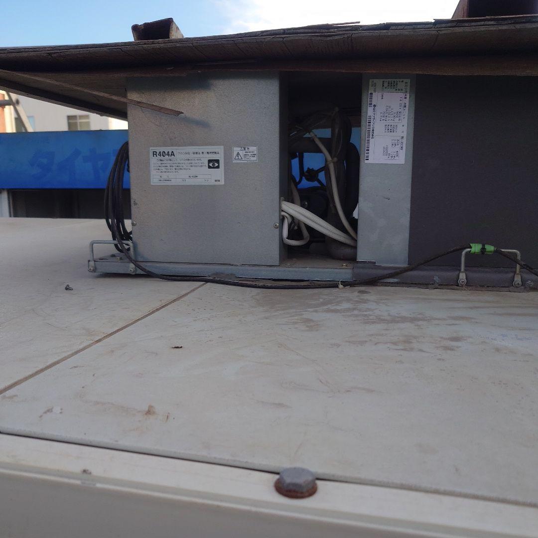 大型ホワイト冷蔵庫