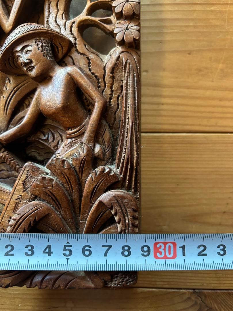 バリ島　木製彫刻 農村風景 約30cm x 20cm