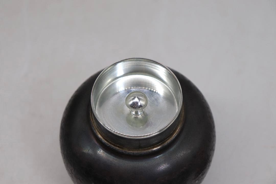 銀川堂製　いぶし銀茶壺　茶道具　木箱入　銀製品　送料込み251002