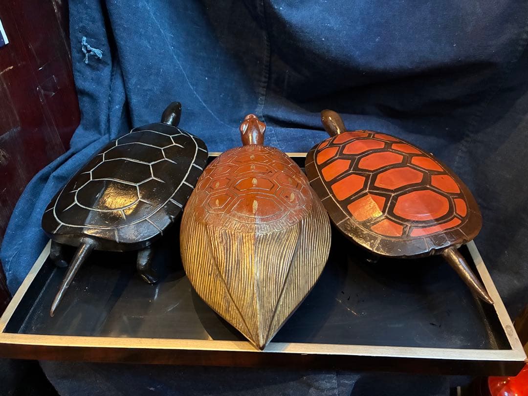 漆器　明治時代　亀　3匹　木製　縁起物　長寿　置物　木彫　かめ