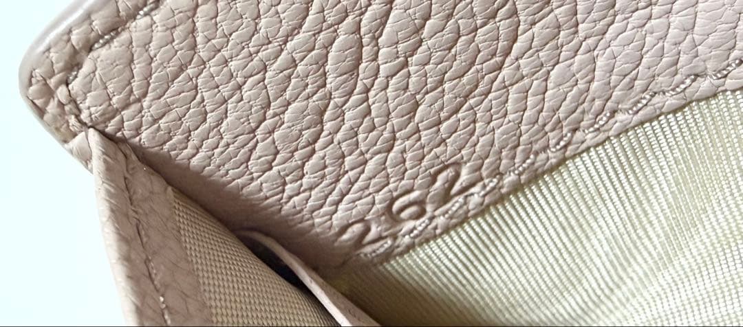 miu miu マドラスパール 三つ折財布