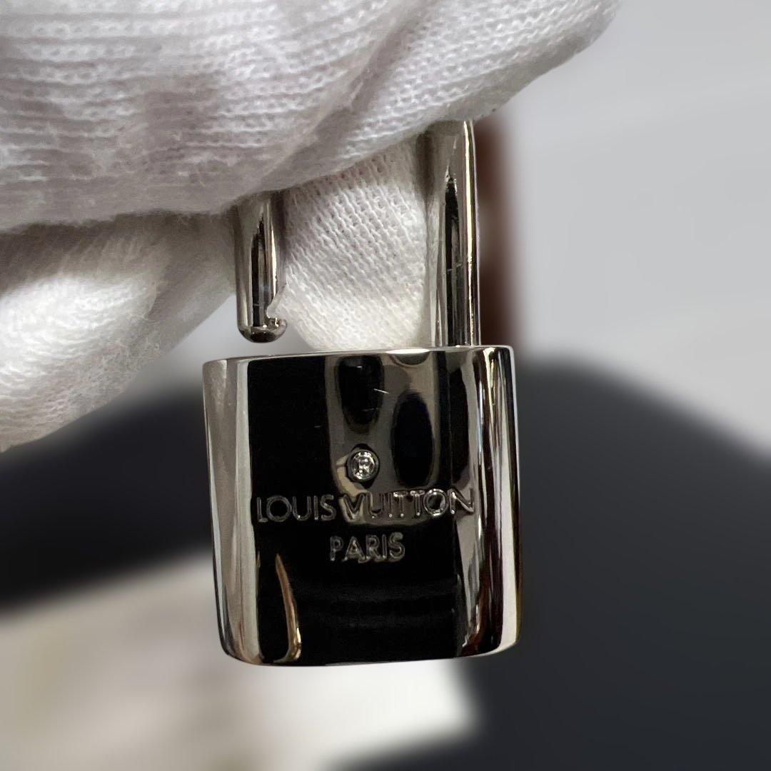 Louis Vuitton シルバー南京錠