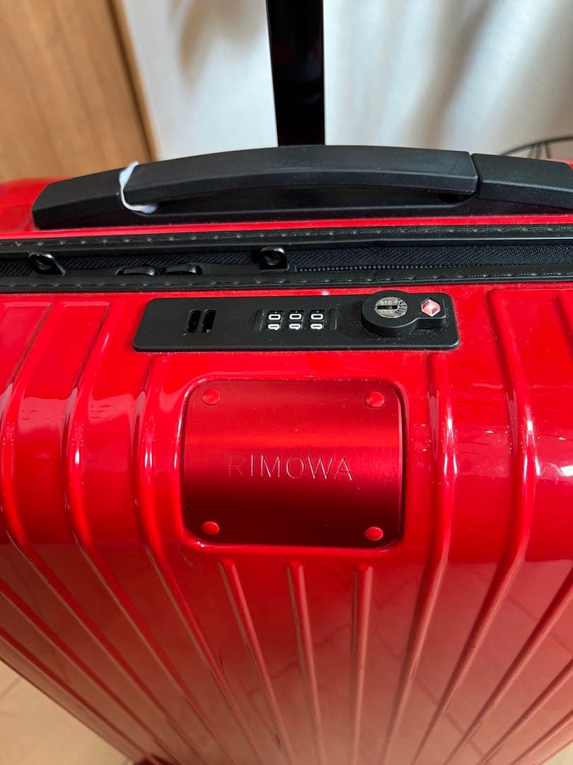 RIMOWA 赤 ハードキャリーケース 31ℓ機内持ち込みサイズ