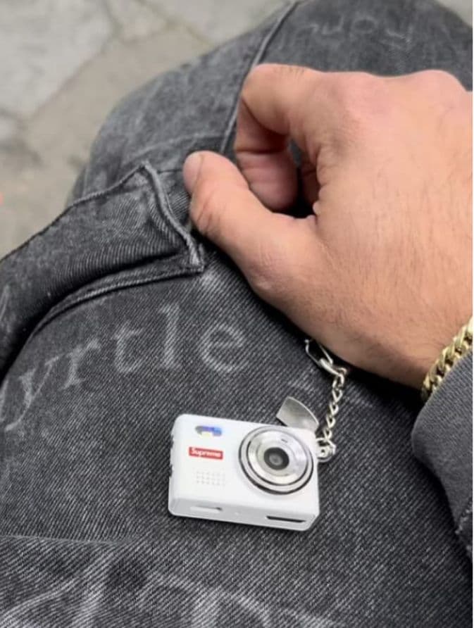 Supreme / Digital Camera Keychain (白)
