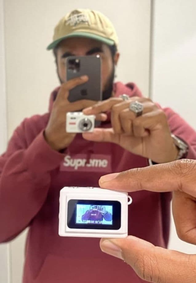 Supreme / Digital Camera Keychain (白)