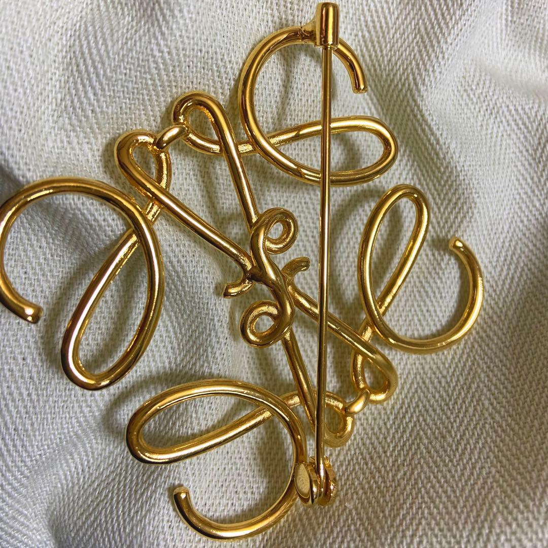 ロエベ　アナグラムブローチゴールド　LOEWE