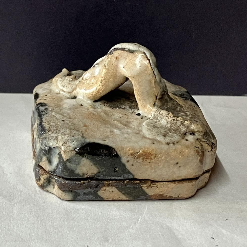 p035 古志野 ハジキ香合 木箱入り はじき香合 絵志野 香合 時代 茶道具