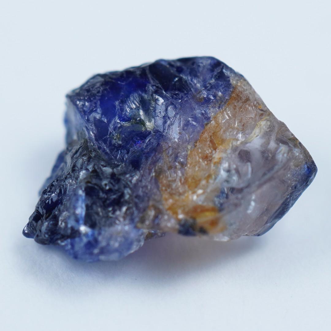 ウインザバイカラーブルーサファイア　原石　タンザニア