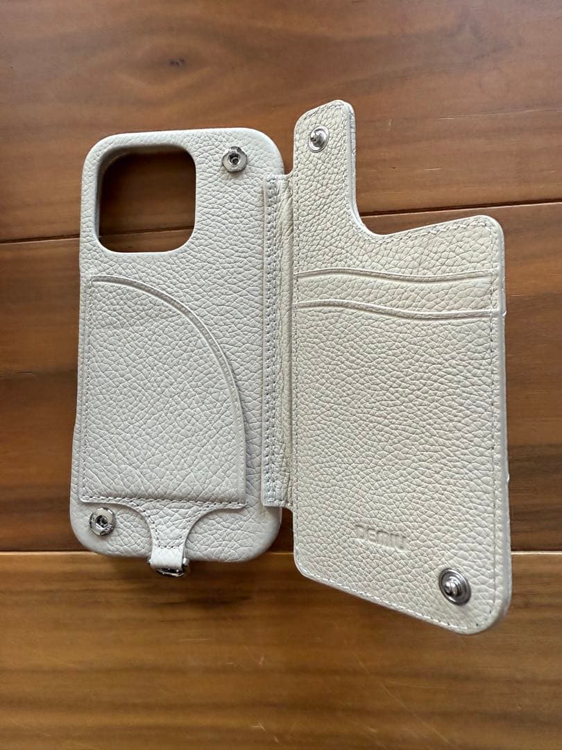 DEMIU iPhone16proケース　ストラップつき