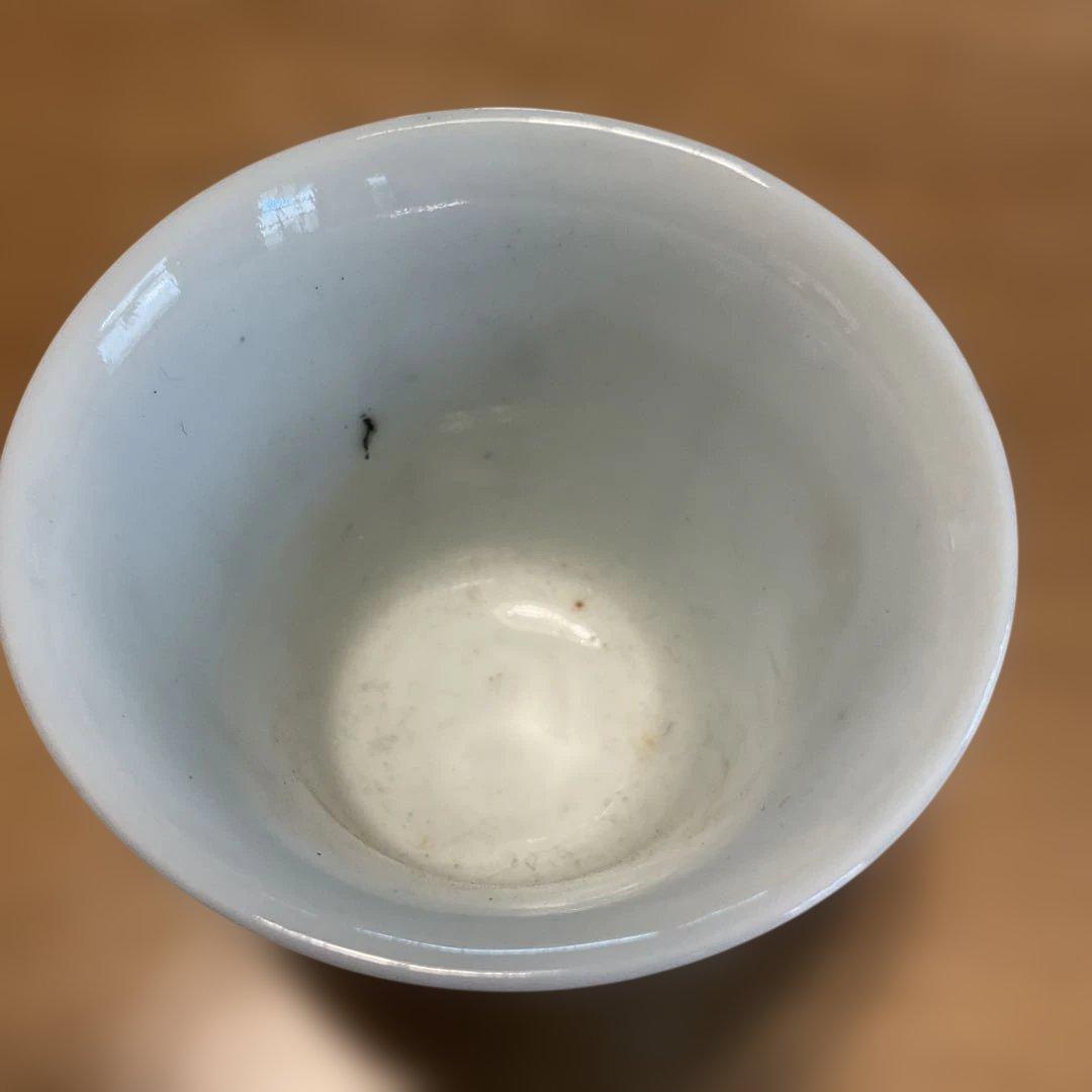 ドラゴンと鳥の絵柄の陶器カップ