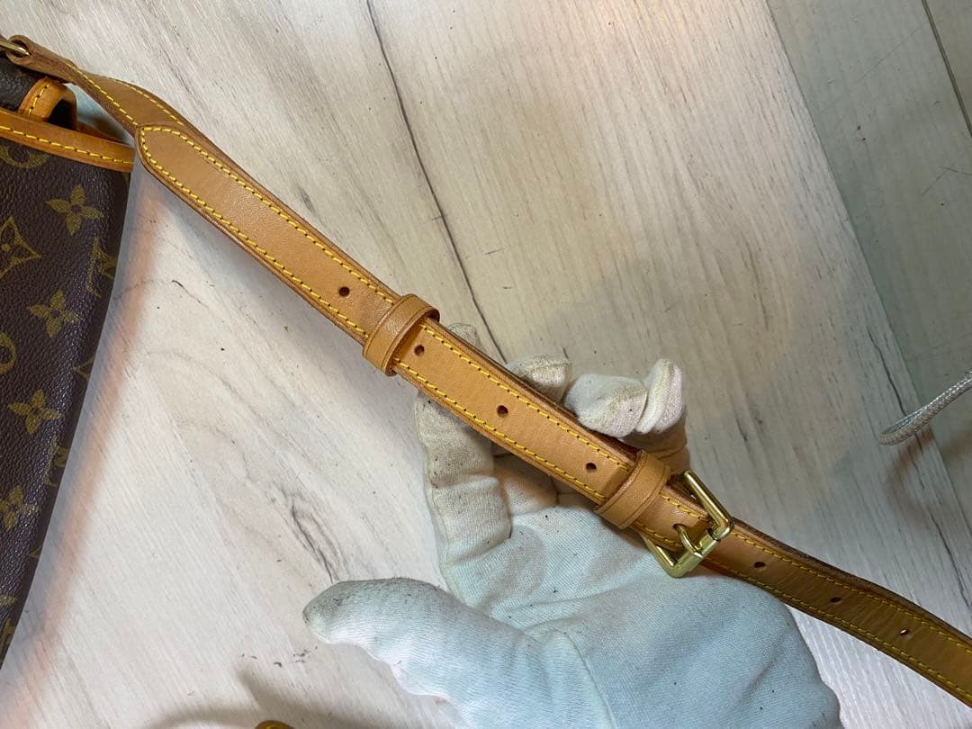 LOUIS VUITTON モノグラム ショルダーバッグ ソローニュ