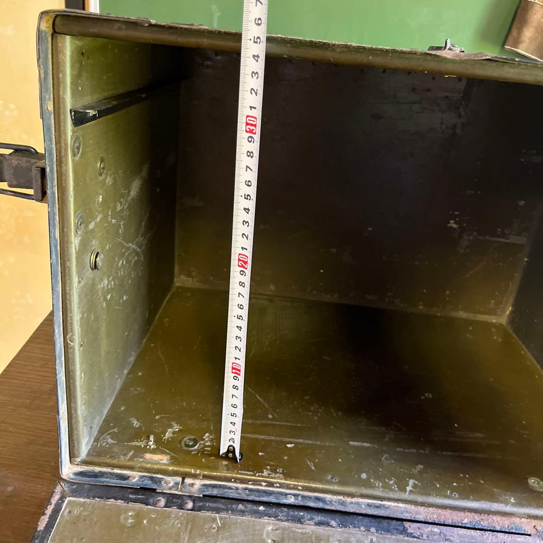 ヴィンテージ金属製　軍？ボックス