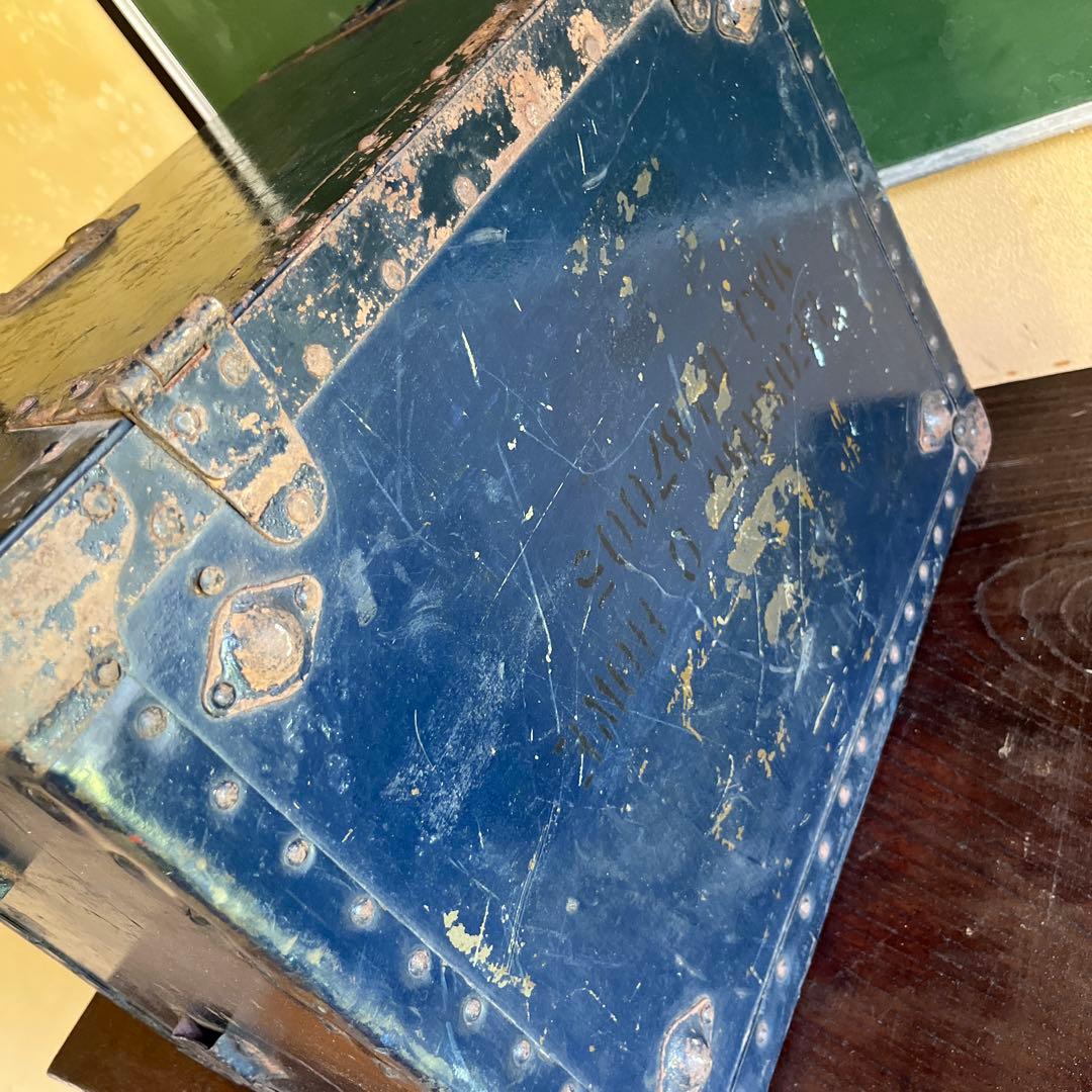 ヴィンテージ金属製　軍？ボックス