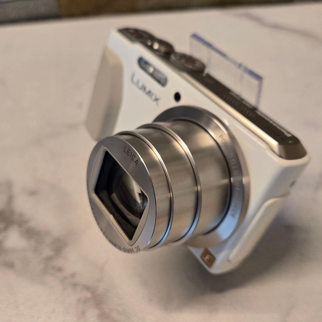 美品　パナソニック LUMIX DMC-TZ40　デジカメ　ルミックス　白