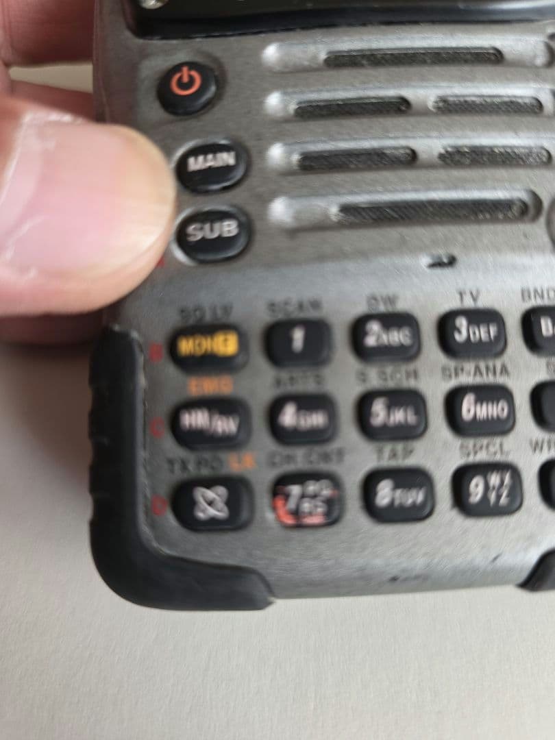 VX-7 スタンダード 50 144 430MHz＋広帯域受信機能ハンディ