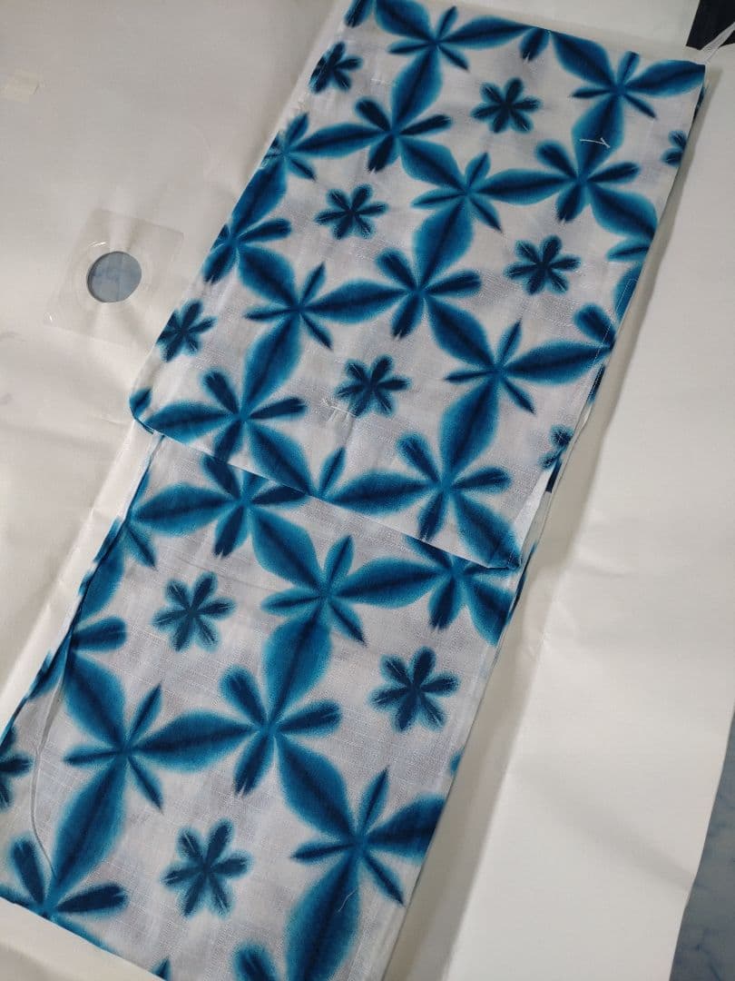 新品未使用　綿麻浴衣　雪花絞り風　白地　青　大人浴衣　夏着物