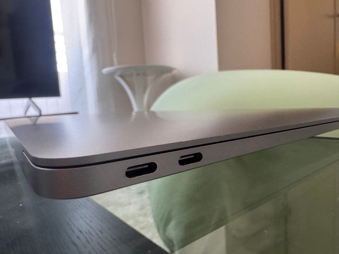 Apple MacBook Air 13インチ （2020-8GB-256GB）