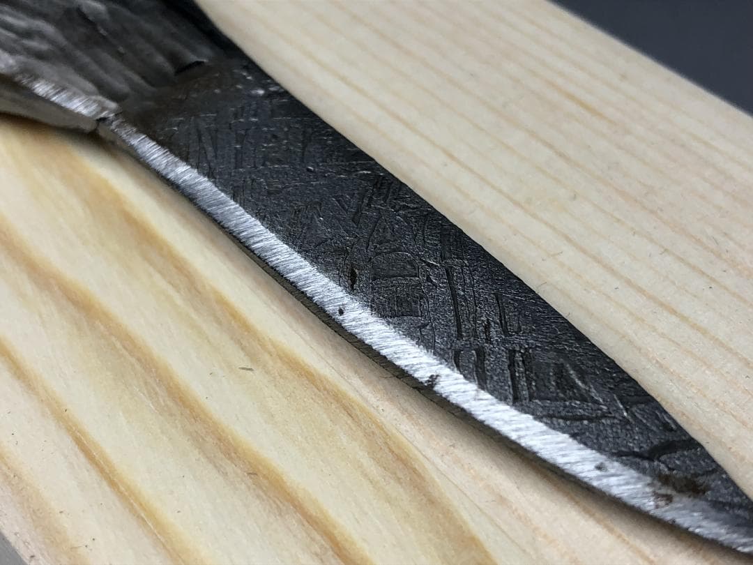 アルタイ隕石　 鉄隕石　メテオライト　模造刀　重さ約152ｇ 共箱